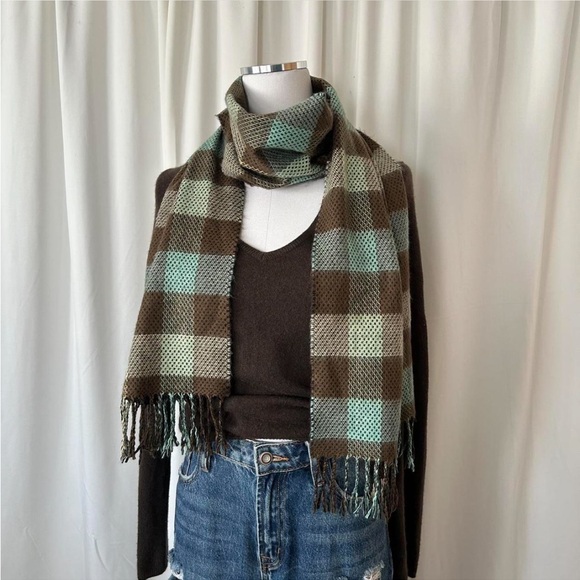 100% Cashmere Plaid scarf made in Scotland Green. - Picture 1 of 8